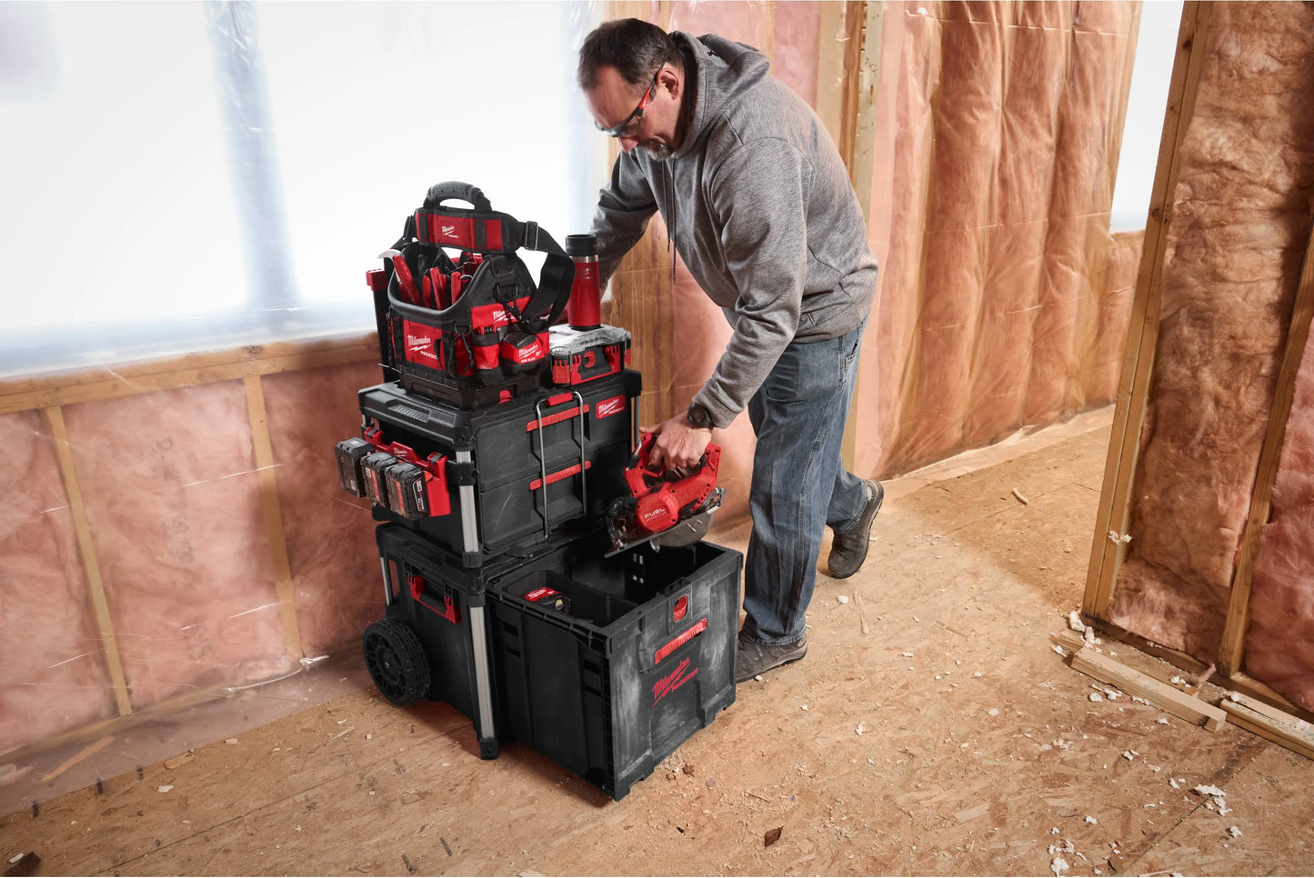 Rollkoffer mit Schublade PACKOUT Milwaukee