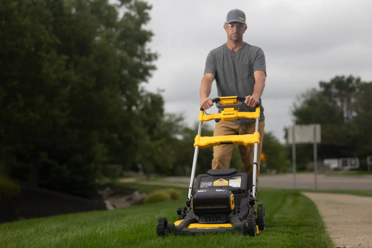 Dewalt DCMWSP156N XR 18V 53cm Bürstenloser Selbstfahr-Rasenmäher