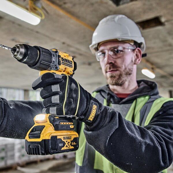 Grünes 3-Linien-360°-Laser-Nivelliergerät XR 18 V + XR 18 V Schlagbohrschrauber + 2 Akkus à 2 Ah + Ladegerät + Koffer, DeWalt DCLE34031N