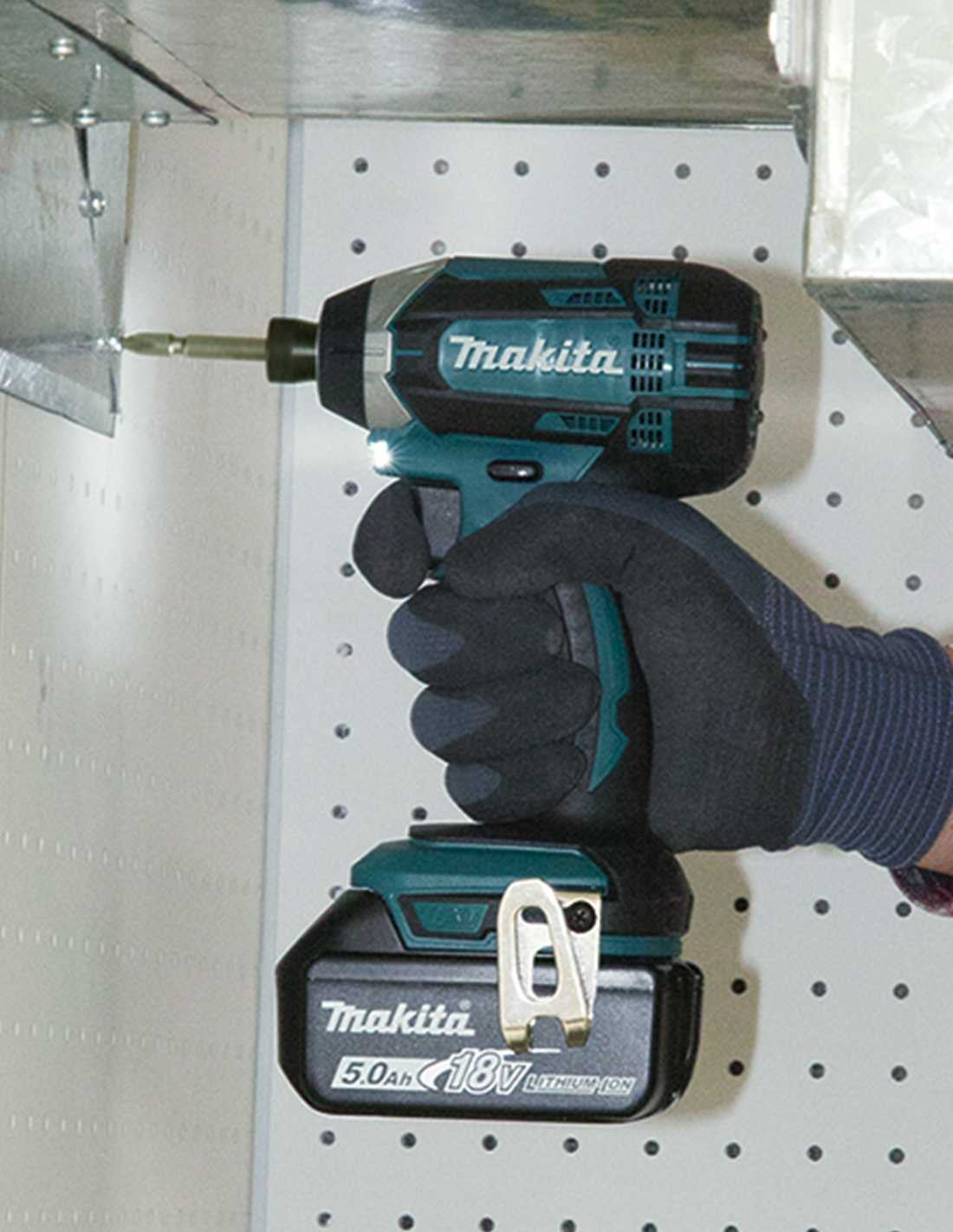 Makita-Set mit 11 Werkzeugen + 3 Schlägern + Ladegerät + 2 Taschen DLX1171BL3