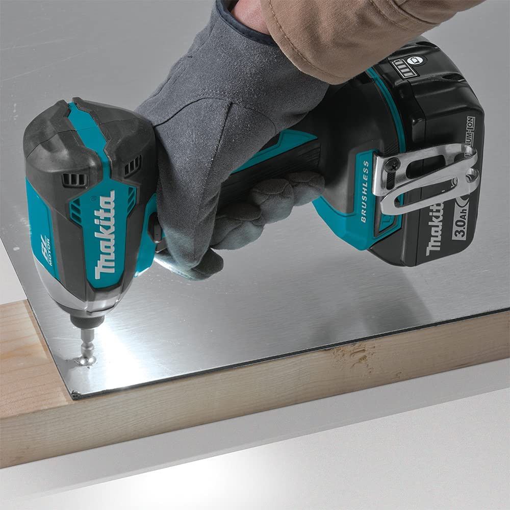 Makita Kit 4 Werkzeuge + 2bat 5Ah + Ladegerät + Tasche LXT600 DLX4481BL2