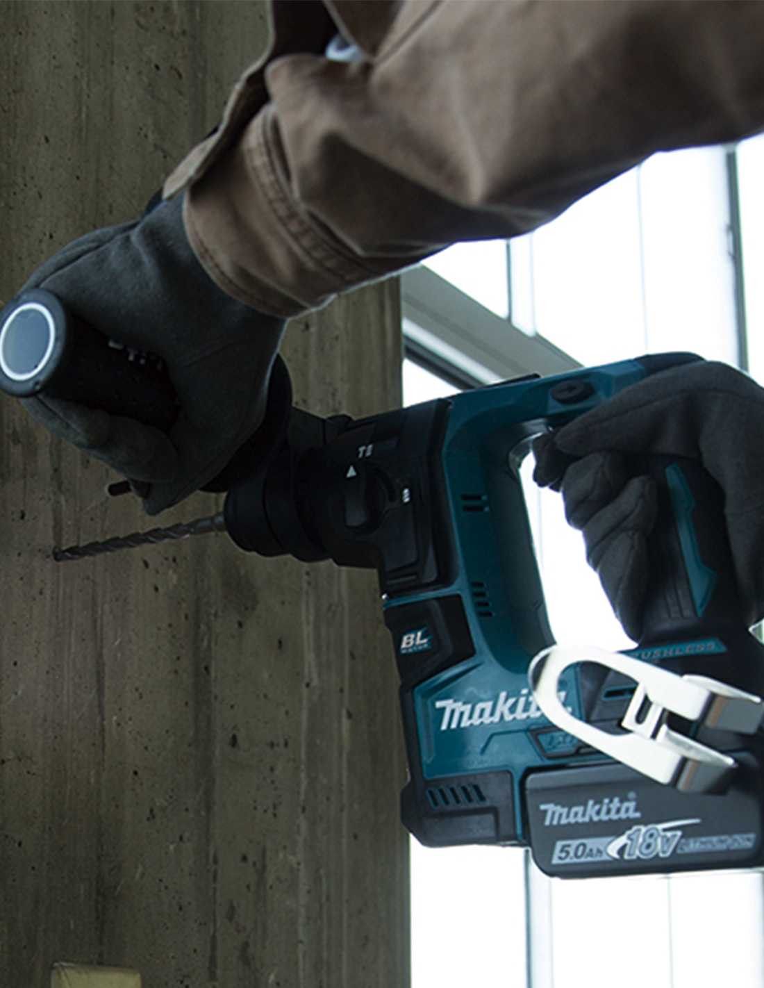 Makita Kit 4 Werkzeuge + 2bat 5Ah + Ladegerät + Tasche LXT600 DLX4481BL2