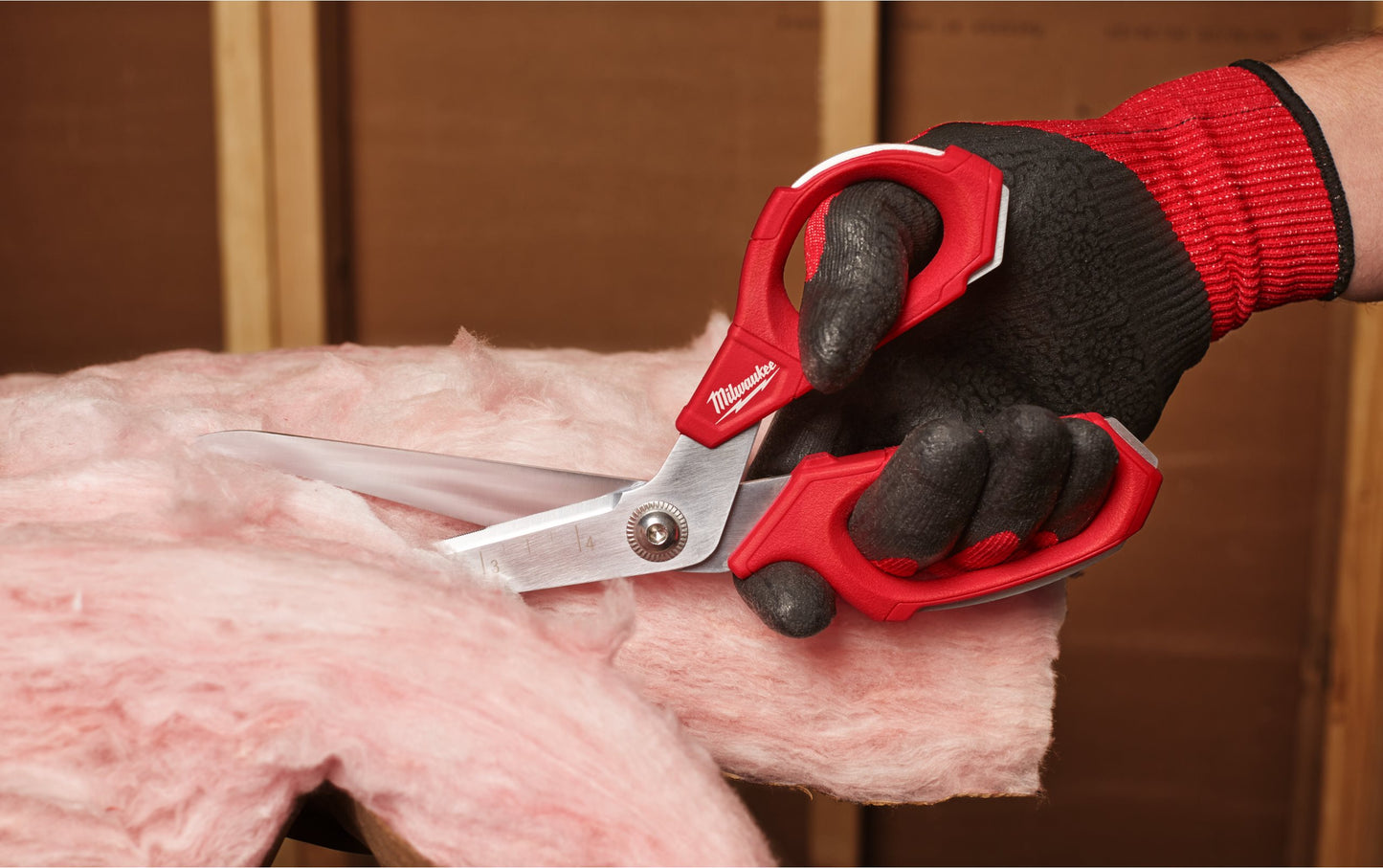 Sonder-Set mit Handwerkzeugen + Ladegerät + Akku + Rollkoffer von Milwaukee