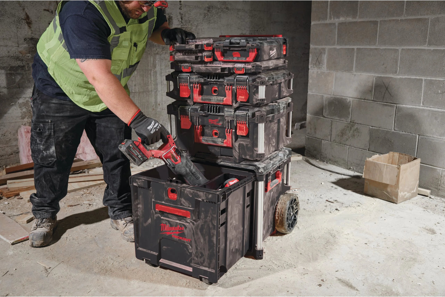 Rollkoffer mit Schublade PACKOUT Milwaukee