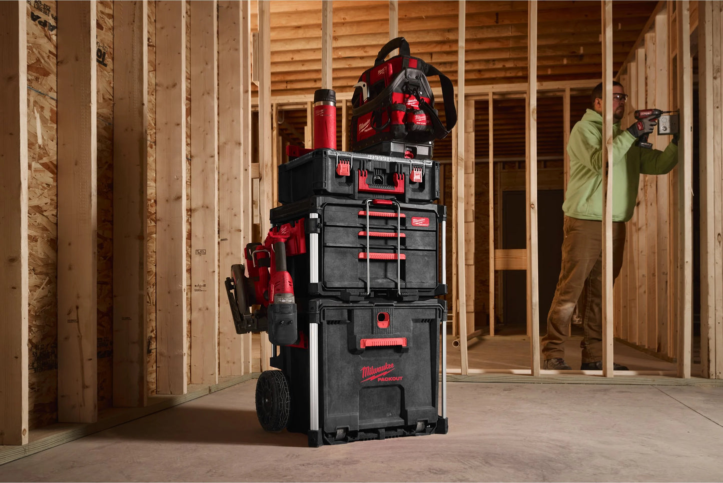 Rollkoffer mit Schublade PACKOUT Milwaukee