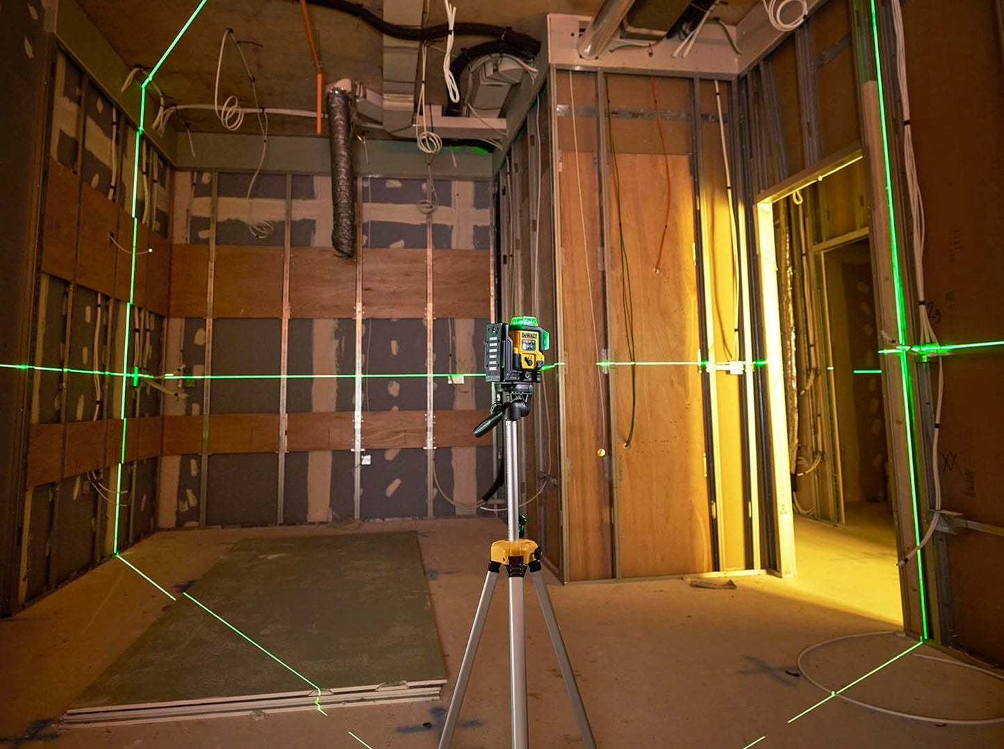 Selbstnivellierender USB-C-Laser, grün, 3 Linien, 360°, Dewalt DCLE14361GB