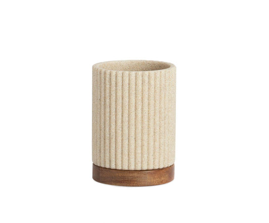 Beigefarbener Zahnbürstenhalter aus Polyresin und Akazienholz Ø8×11 cm Andrea House