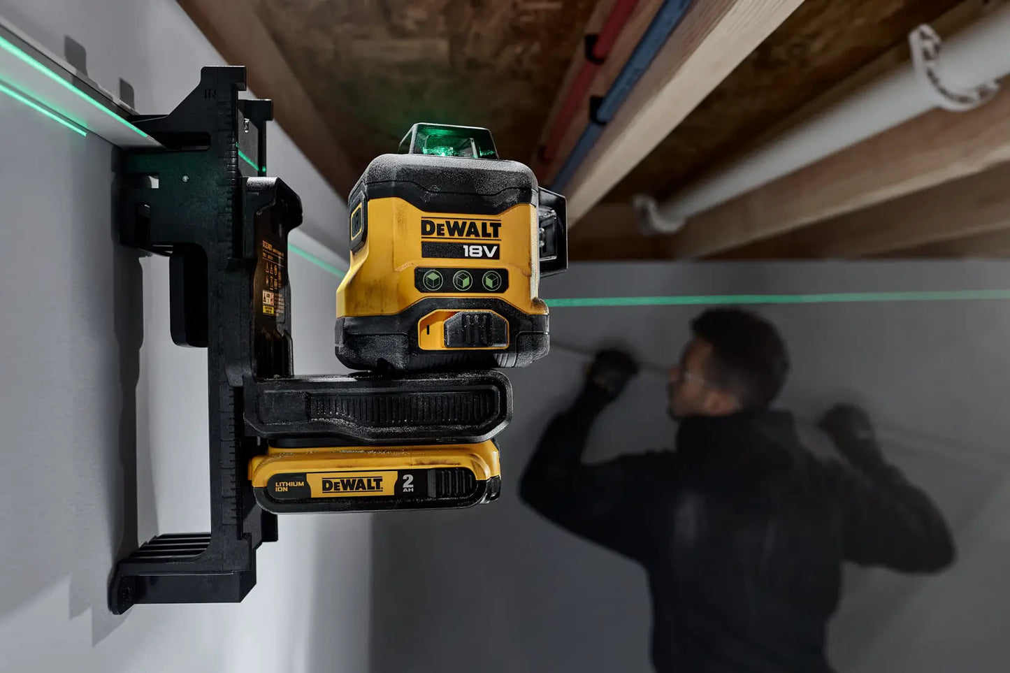 Grünes 3-Linien-360°-Laser-Nivelliergerät XR 18 V + XR 18 V Schlagbohrschrauber + 2 Akkus à 2 Ah + Ladegerät + Koffer, DeWalt DCLE34031N