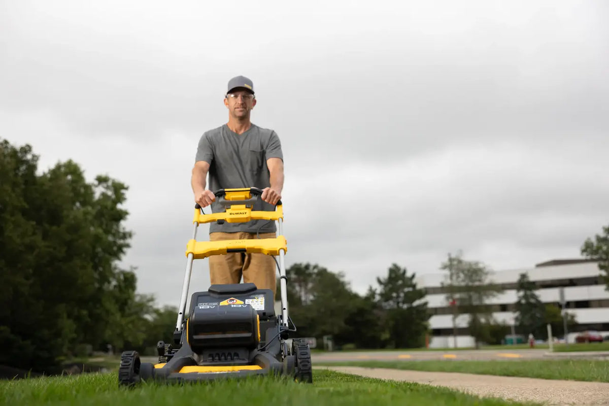 Dewalt DCMWSP156N XR 18V ​​53cm Bürstenloser Selbstfahr-Rasenmäher