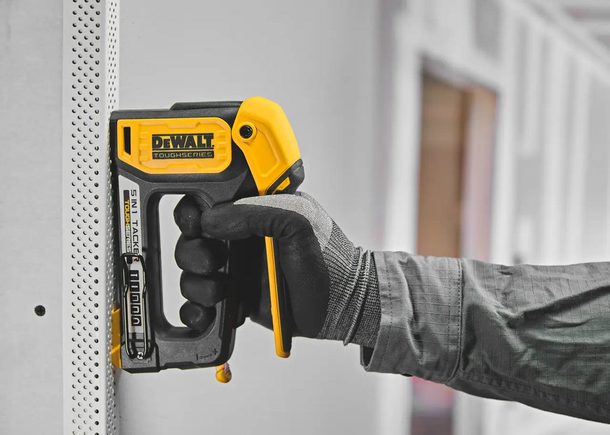 DeWalt DWHT70510-0 5-in-1-Tacker aus Kohlefaser