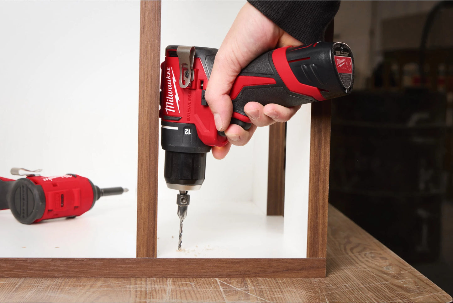 Bohrschrauber + 2 Akkus à 2,0 Ah + Ladegerät + Koffer Milwaukee M12 BLDDRC-202C