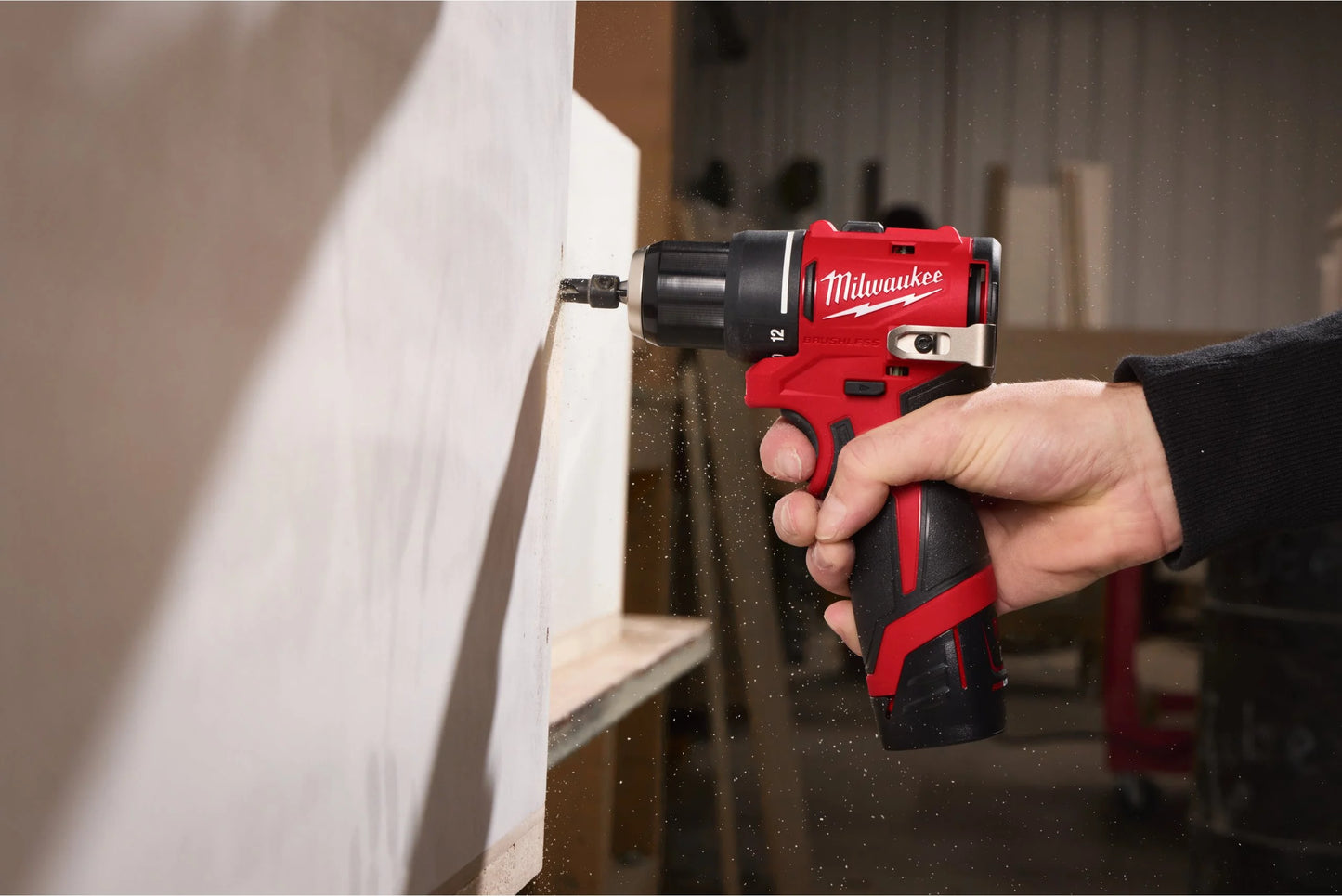 Bohrschrauber + 2 Akkus à 2,0 Ah + Ladegerät + Koffer Milwaukee M12 BLDDRC-202C