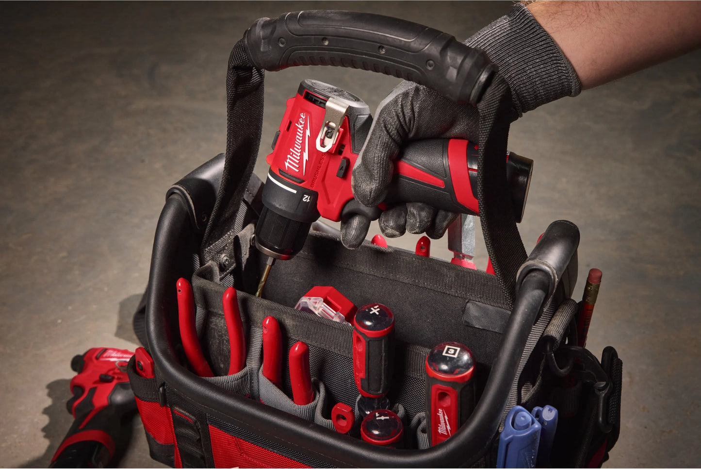 Bohrschrauber + 2 Akkus à 2,0 Ah + Ladegerät + Koffer Milwaukee M12 BLDDRC-202C