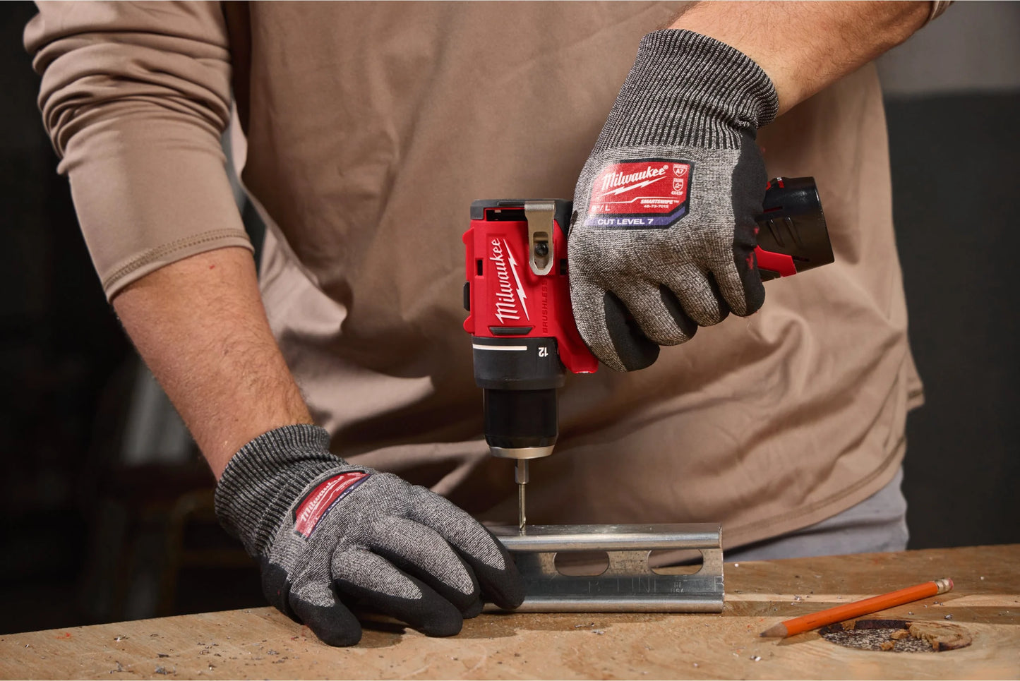 Bohrschrauber + 2 Akkus à 2,0 Ah + Ladegerät + Koffer Milwaukee M12 BLDDRC-202C