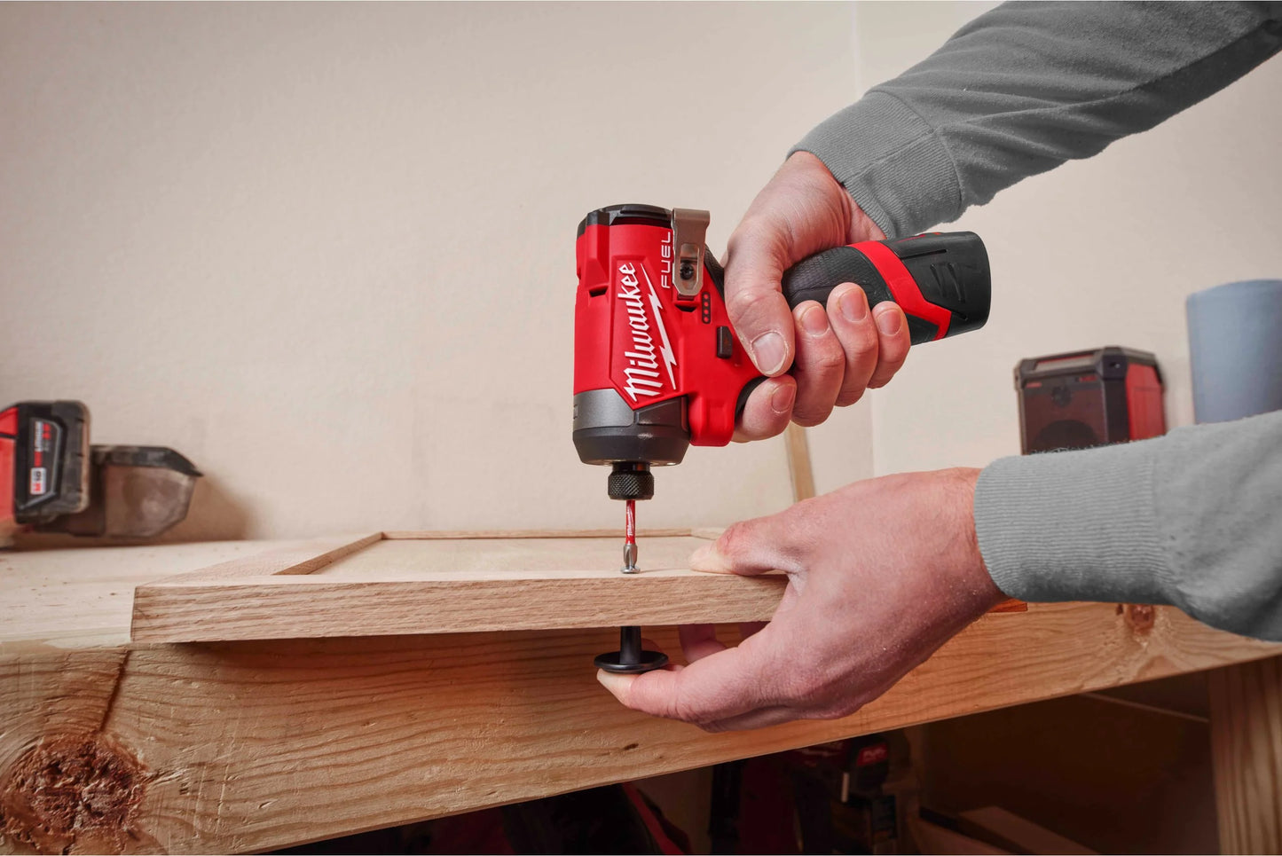 Milwaukee M12 FPP2A2-402X Powerpack: Schlagbohrschrauber + Schlagschrauber + 2 Akkus à 4,0 Ah + Ladegerät + Koffer