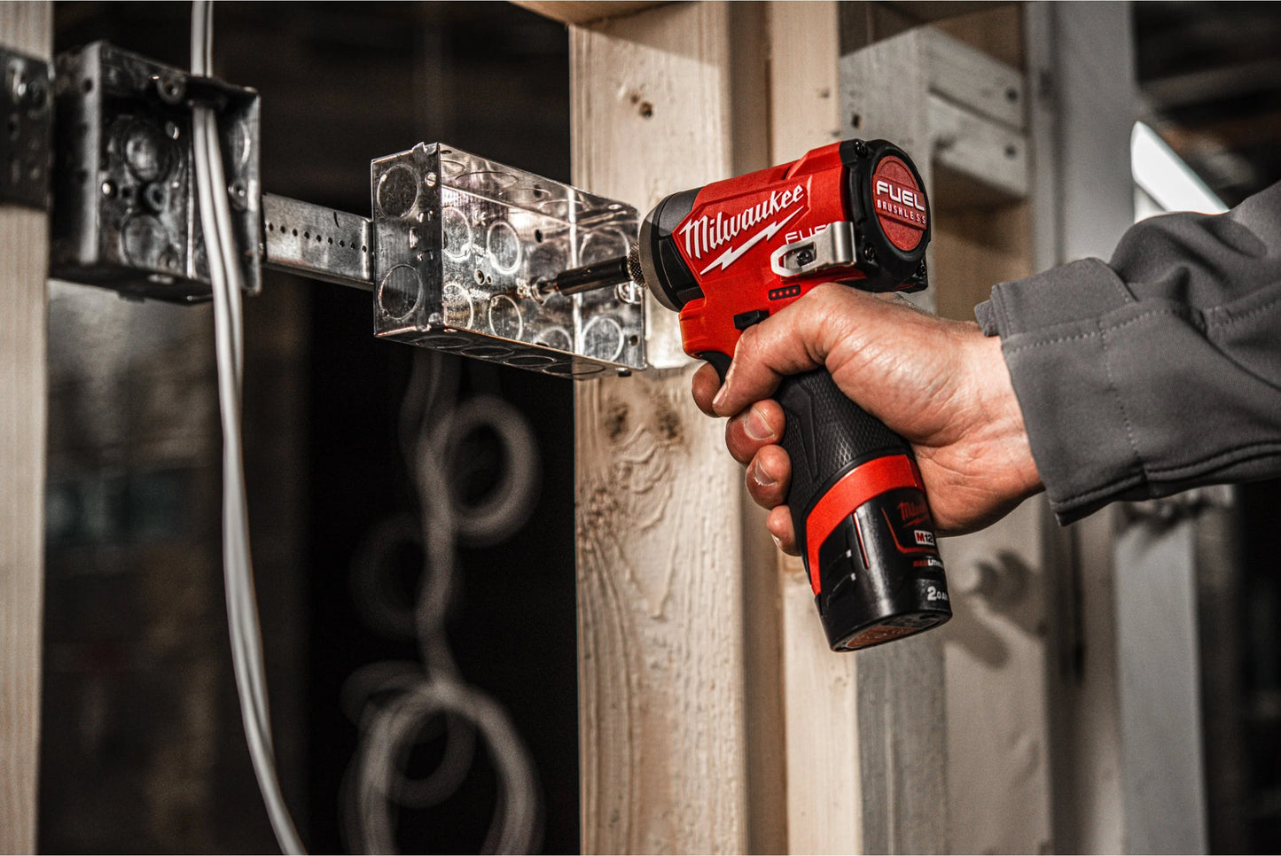 Milwaukee M12 FPP2A2-402X Powerpack: Schlagbohrschrauber + Schlagschrauber + 2 Akkus à 4,0 Ah + Ladegerät + Koffer