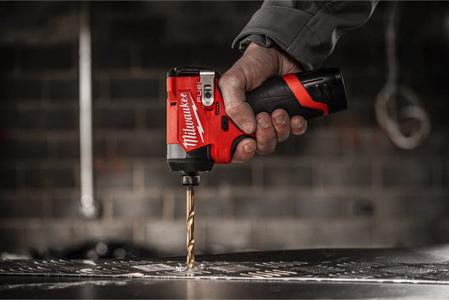 Milwaukee M12 FPP2A2-402X Powerpack: Schlagbohrschrauber + Schlagschrauber + 2 Akkus à 4,0 Ah + Ladegerät + Koffer