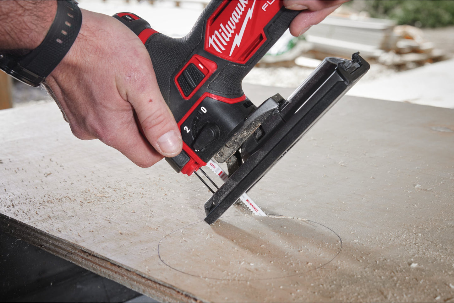 Milwaukee M12 FJS-422X kompakte Akku-Stichsäge M12 FUEL + 2-Ah-Akku + 4-Ah-Akku + Ladegerät + Koffer