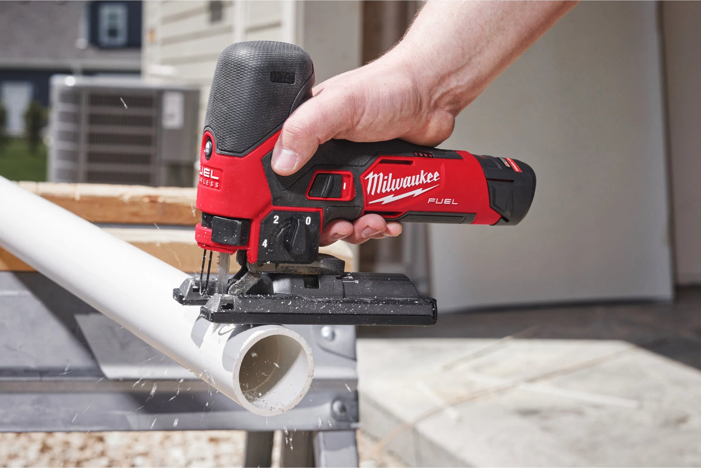 Milwaukee M12 FJS-422X kompakte Akku-Stichsäge M12 FUEL + 2-Ah-Akku + 4-Ah-Akku + Ladegerät + Koffer