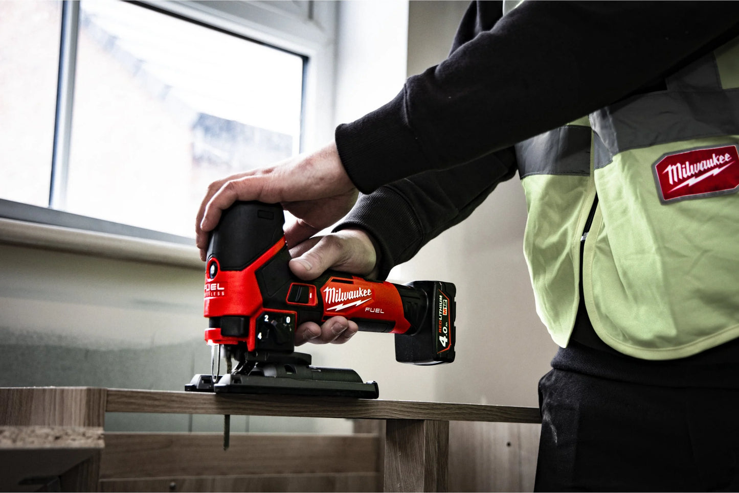 Milwaukee M12 FJS-422X kompakte Akku-Stichsäge M12 FUEL + 2-Ah-Akku + 4-Ah-Akku + Ladegerät + Koffer