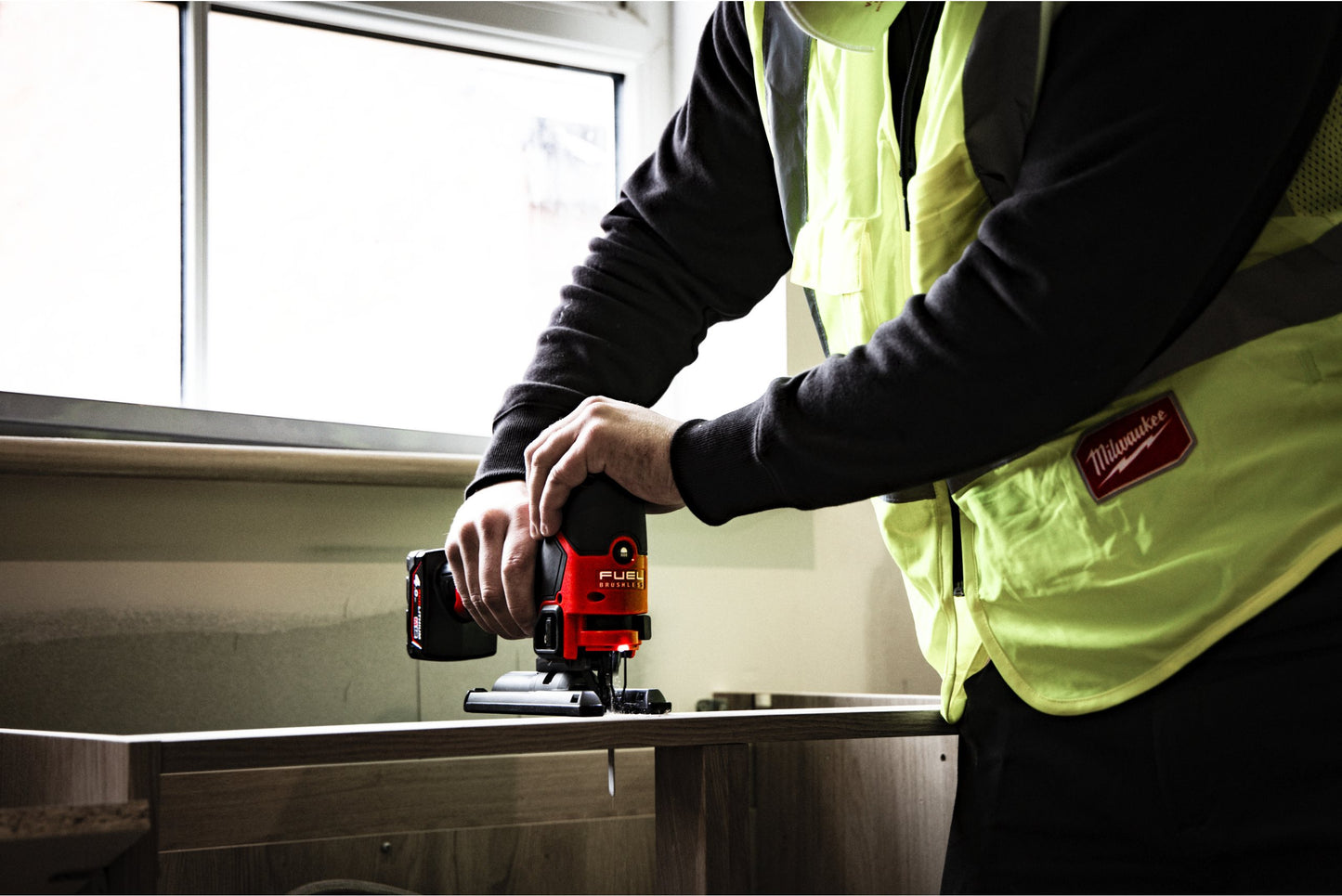 Milwaukee M12 FJS-422X kompakte Akku-Stichsäge M12 FUEL + 2-Ah-Akku + 4-Ah-Akku + Ladegerät + Koffer