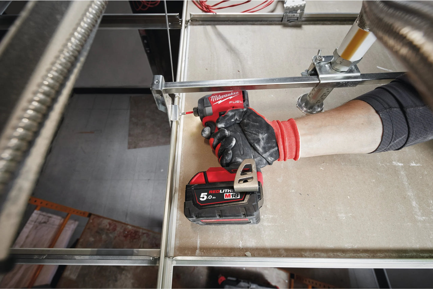 Milwaukee M18 FID3-502X Schlagschrauber M18 Fuel ¼″ Sechskant + 2 Akkus 5 Ah + Ladegerät + Koffer