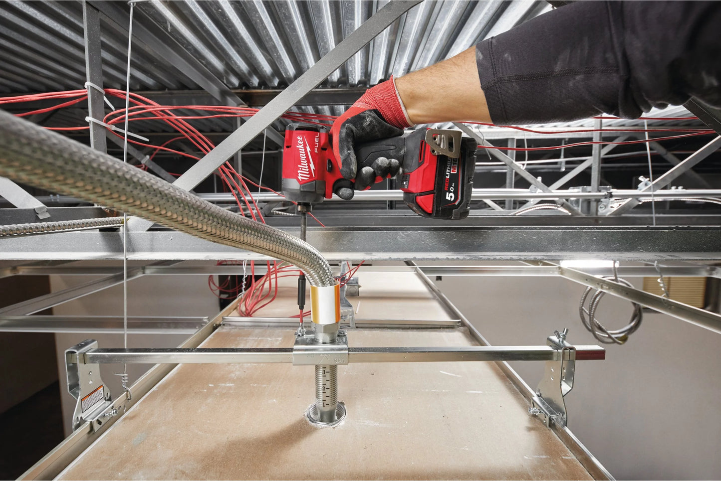 Milwaukee M18 FID3-502X Schlagschrauber M18 Fuel ¼″ Sechskant + 2 Akkus 5 Ah + Ladegerät + Koffer