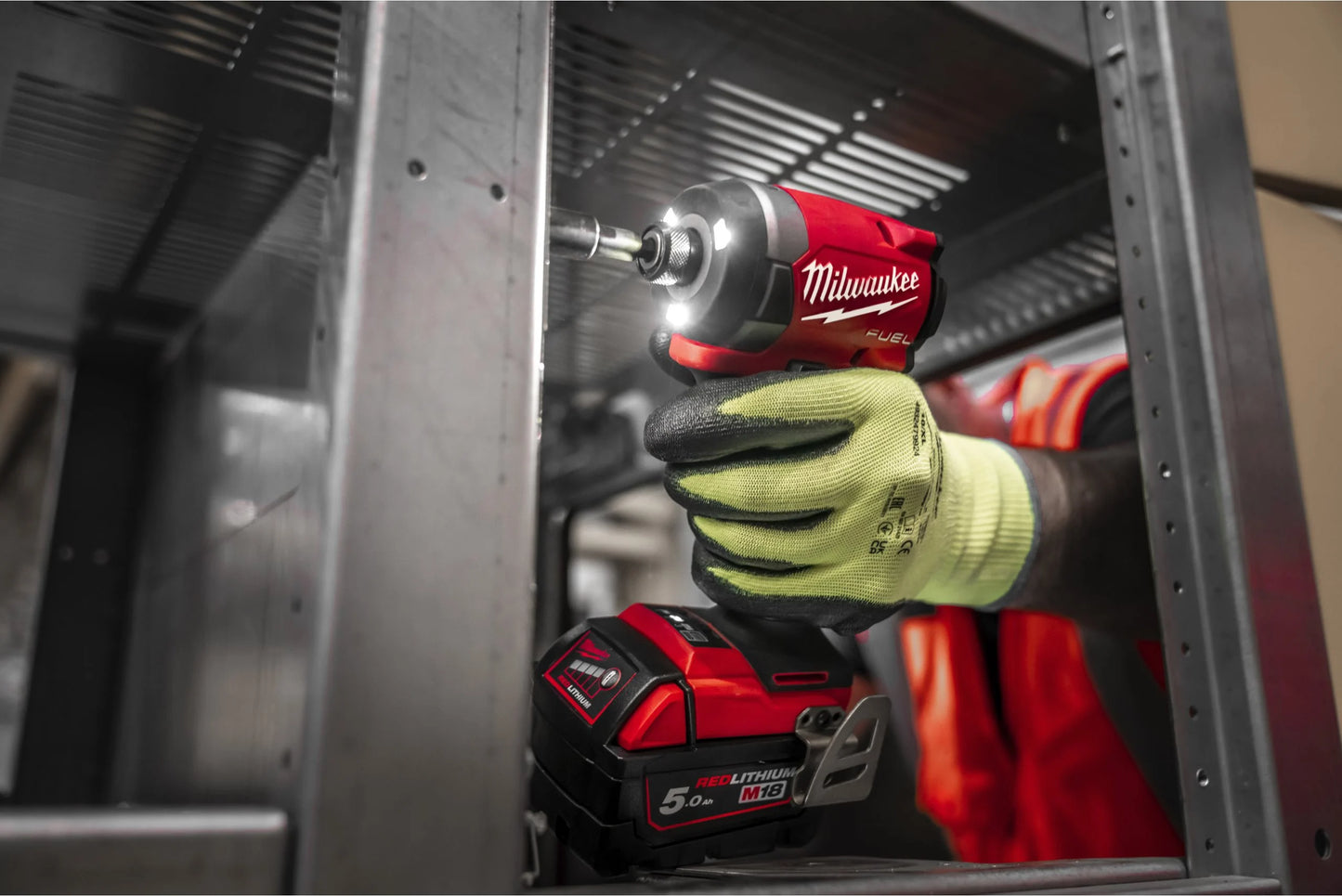 Milwaukee M18 FID3-502X Schlagschrauber M18 Fuel ¼″ Sechskant + 2 Akkus 5 Ah + Ladegerät + Koffer