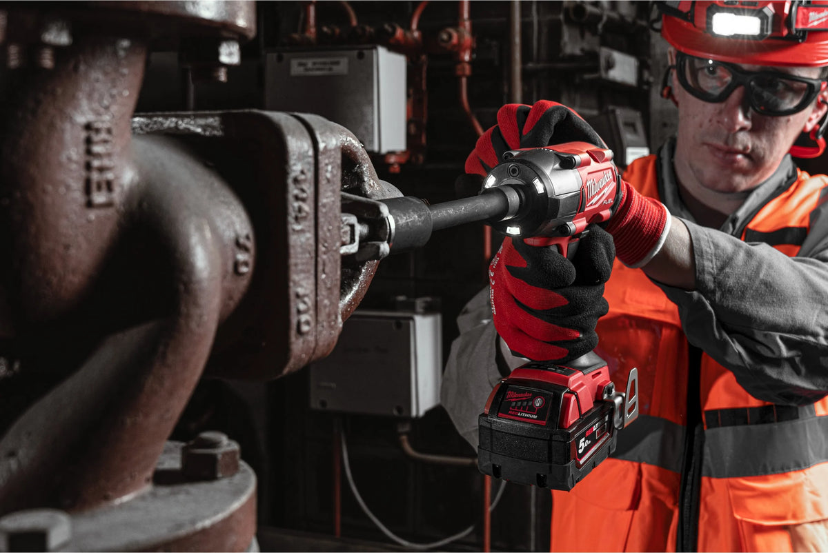 Schlagschrauber mit mittlerem Drehmoment M18 FUEL 1/2" Mit Reibring Milwaukee M18 FMTIW2F12-502X
