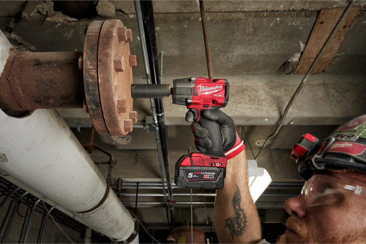 Schlagschrauber mit mittlerem Drehmoment M18 FUEL 1/2" Mit Reibring Milwaukee M18 FMTIW2F12-502X