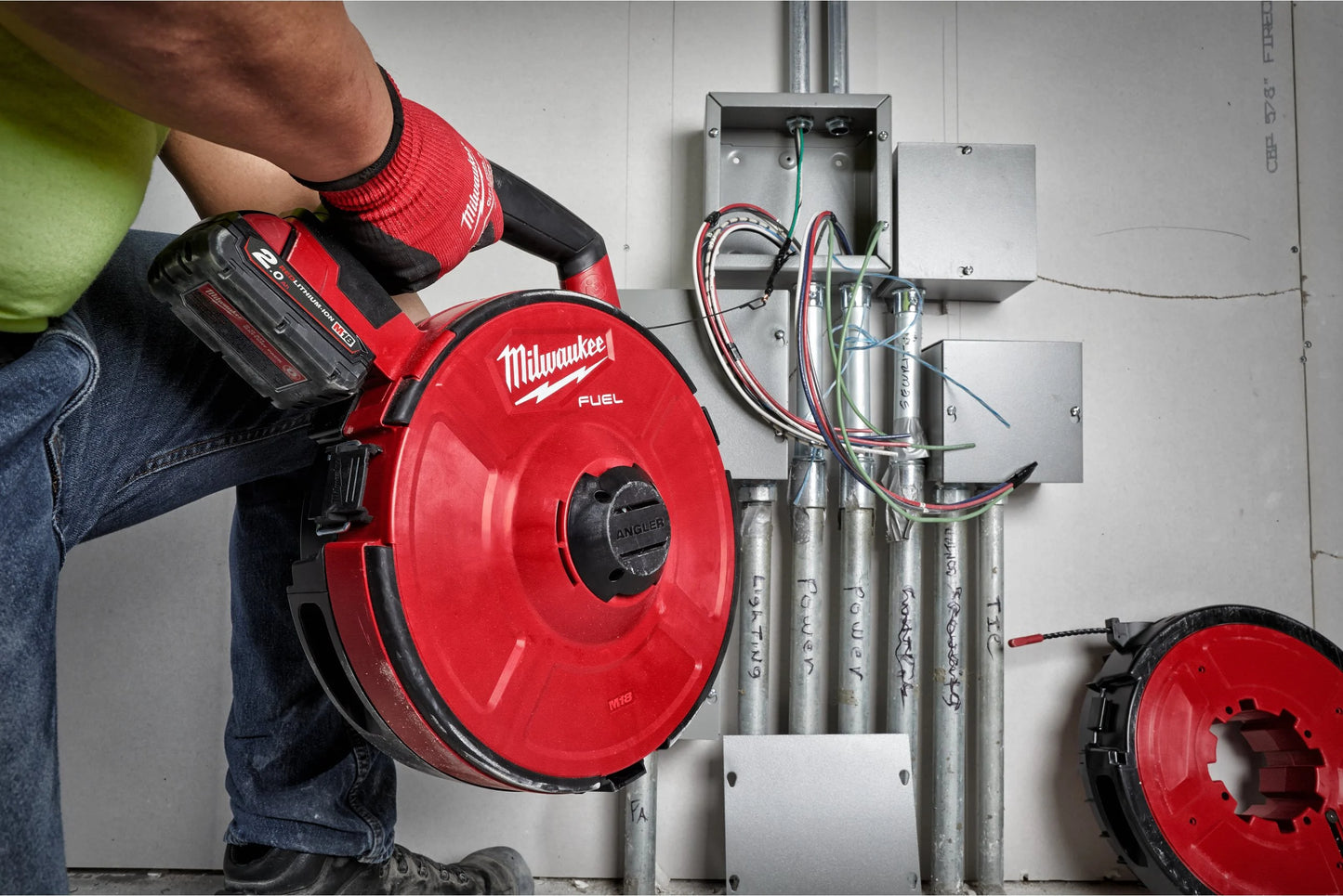 Pasacables Acero M18 Fuel + 2 bat 2Ah + Cargador Milwaukee M18 FPFT-202 36m ST SET