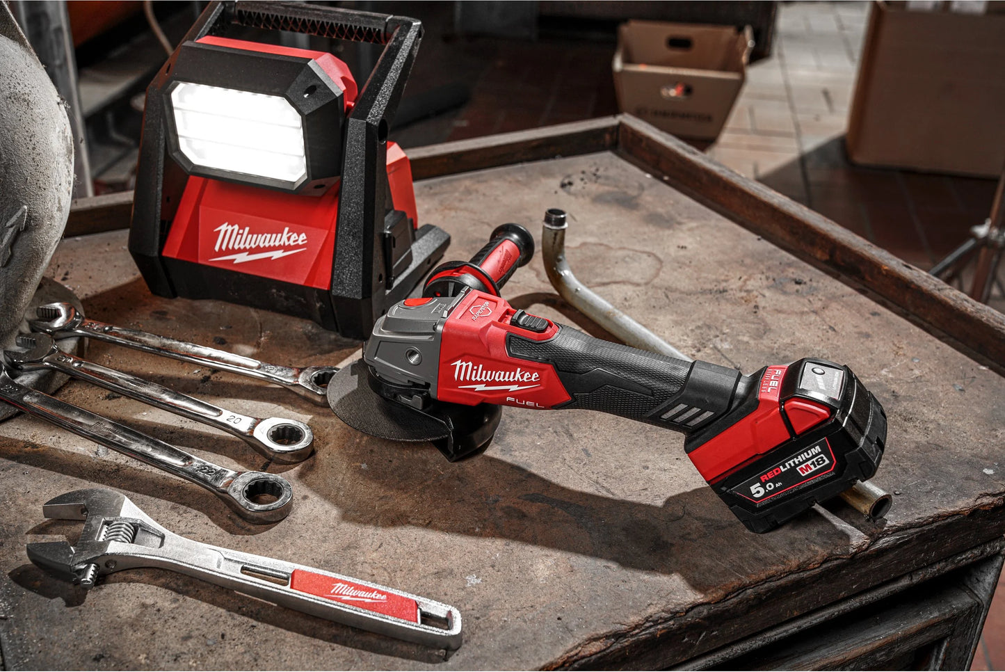 Amoladora angular M18 125mm con freno e interruptor de botón + 2bat 5Ah + Cargador + Maltín Milwaukee M18 FSAG125XB-502X