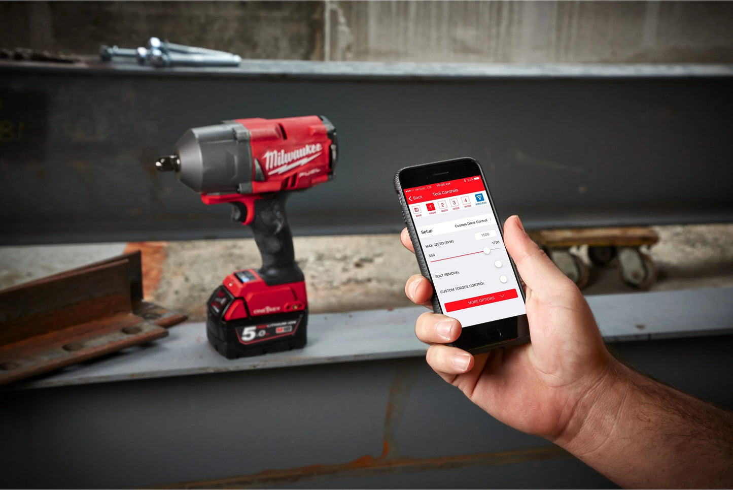 Schlagschrauber M18 FUEL ONE-KEY 1/2" + 2 Akkus 5 Ah + Ladegerät + Koffer Milwaukee M18 ONEFHIWF12-502X